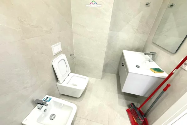 Ambient biznesi me qera 3+1 ne Tirane - 90,000 Leke