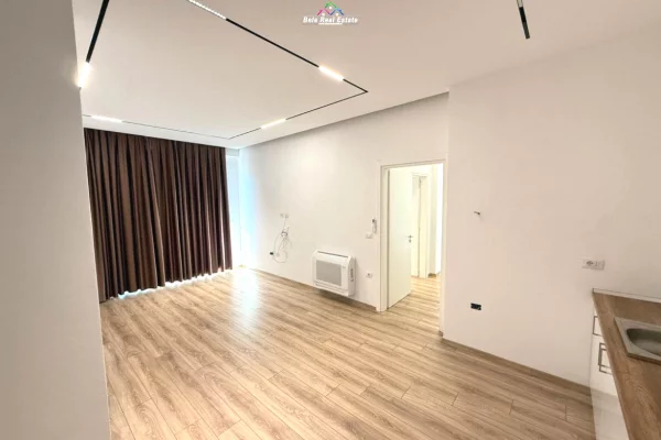 Zyre Me Qera 2+1 Tek Komuna e Parisit (ID BZ2824) Tirane