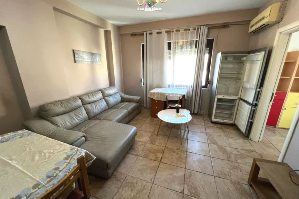 Shtepi me qera Apartament ne Tirane, 3+1, Mobilimi E mobiluar, Pagesa 730  Euro.