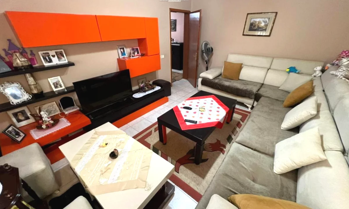 Shtepi ne shitje Apartament ne Tirane, 3+1, Mobilimi E mobiluar, Pagesa 128,000  Euro.
