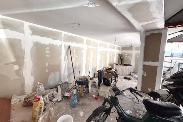 Ambient biznesi me qera 2+1 ne Tirane - 2,080 Euro