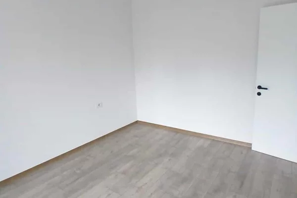 Shtepi me qera Apartament ne Tirane, 1+1, Mobilimi Bosh, pa mobiluar, Pagesa 30,000  Leke.