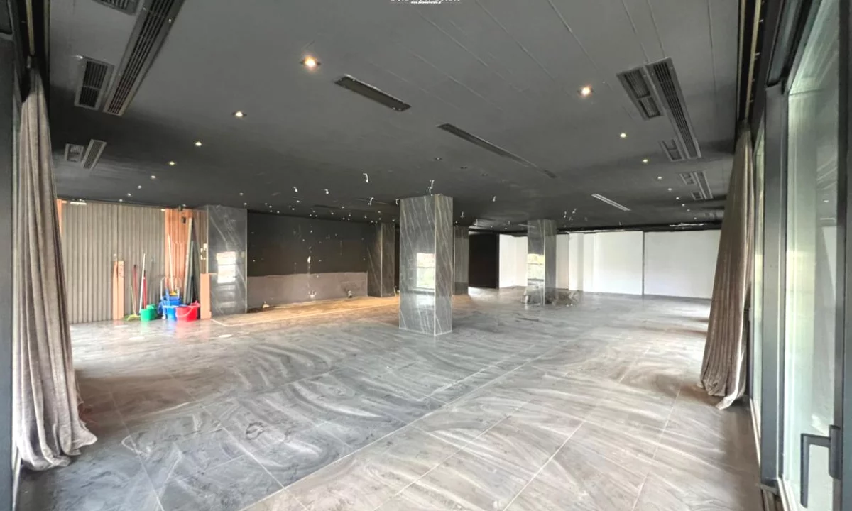 Zyre Me Qera Tek Stadiumi Dinamo (ID BZ2828) Tirane