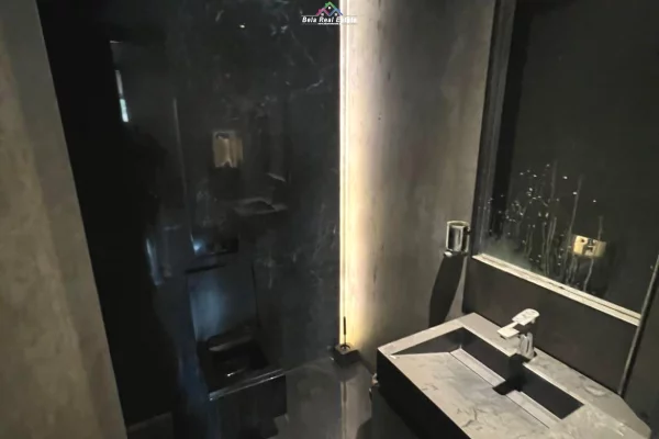 Zyre Me Qera Tek Stadiumi Dinamo (ID BZ2828) Tirane