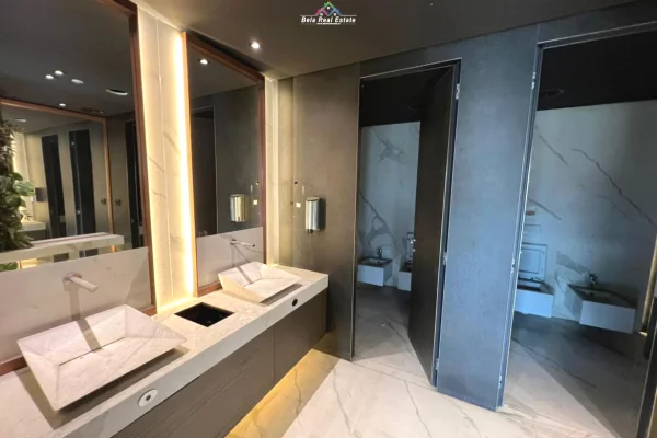 Zyre Me Qera Tek Stadiumi Dinamo (ID BZ2828) Tirane