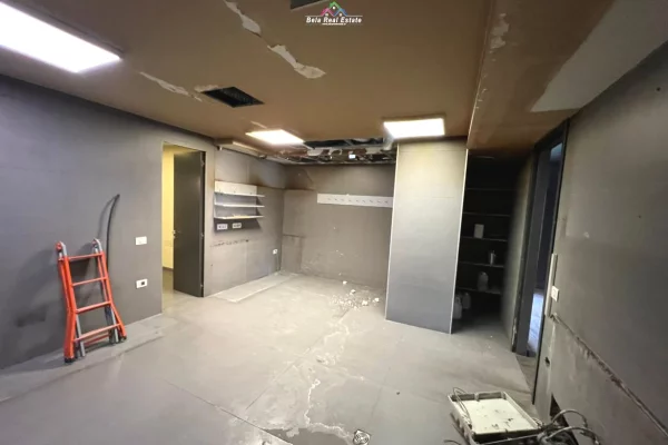 Zyre Me Qera Tek Stadiumi Dinamo (ID BZ2828) Tirane