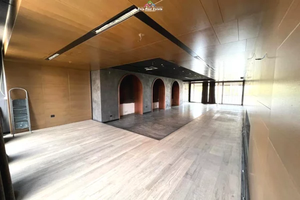 Ambient biznesi me qera 3+1 ne Tirane - 11,400 Euro