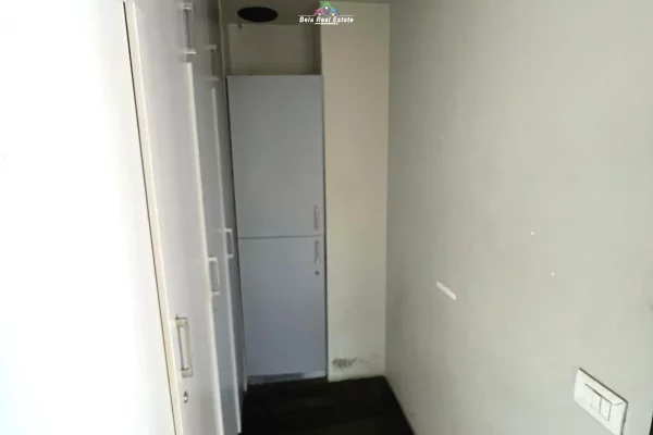 Zyre Me Qera Tek Stadiumi Dinamo (ID BZ2828) Tirane