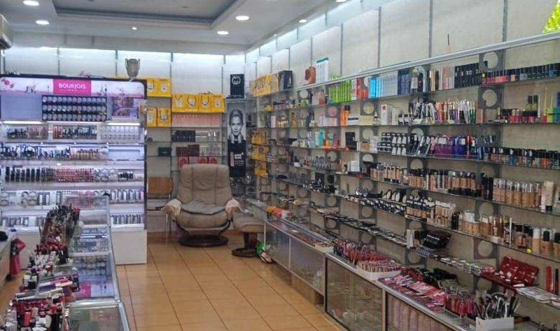 Biznes Ne Shitje Parfumeri Dhe Kozmetike Tek 21 Dhjetori ID (BSHB48) Tirane