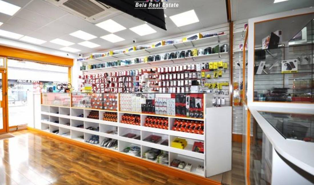 ESKLUZIVE !!! Shitet Dyqan Dhe Truall Ne Qender (ID BD192) Tirane