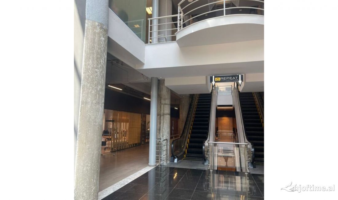 Ambient Komercial per Shitje tek Qendra Tregtare Olympia, Sheshi Willson