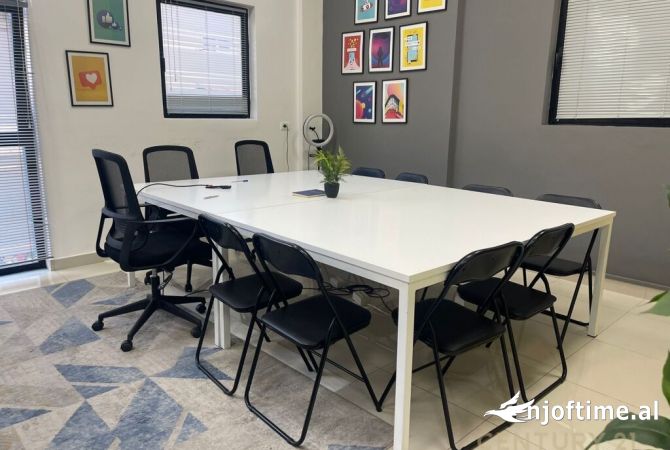 Ambiente Commerciale in Vendita 1+1 a Tirana - 140,000 Euro