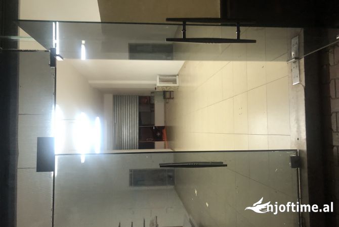 Ambiente Commerciale in Affitto 1+1 a Tirana - 50,000 Leke