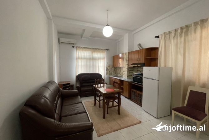 Jepet me qera apartament 1+1 ne qender te Tiranes