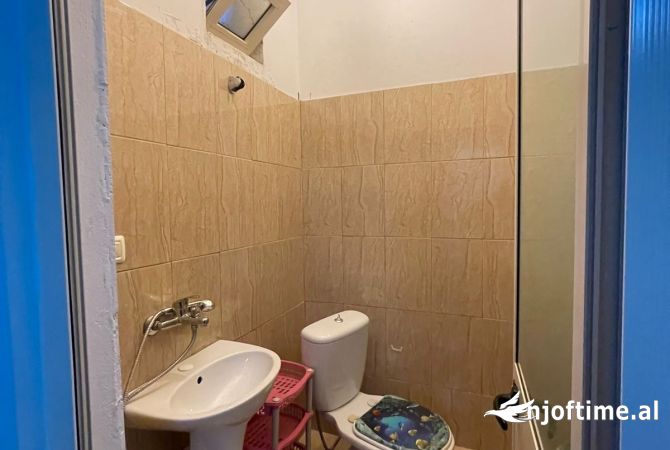 Shtepi me qera Apartament ne Tirane, 1+1, Mobilimi E mobiluar, Pagesa 500  Euro.