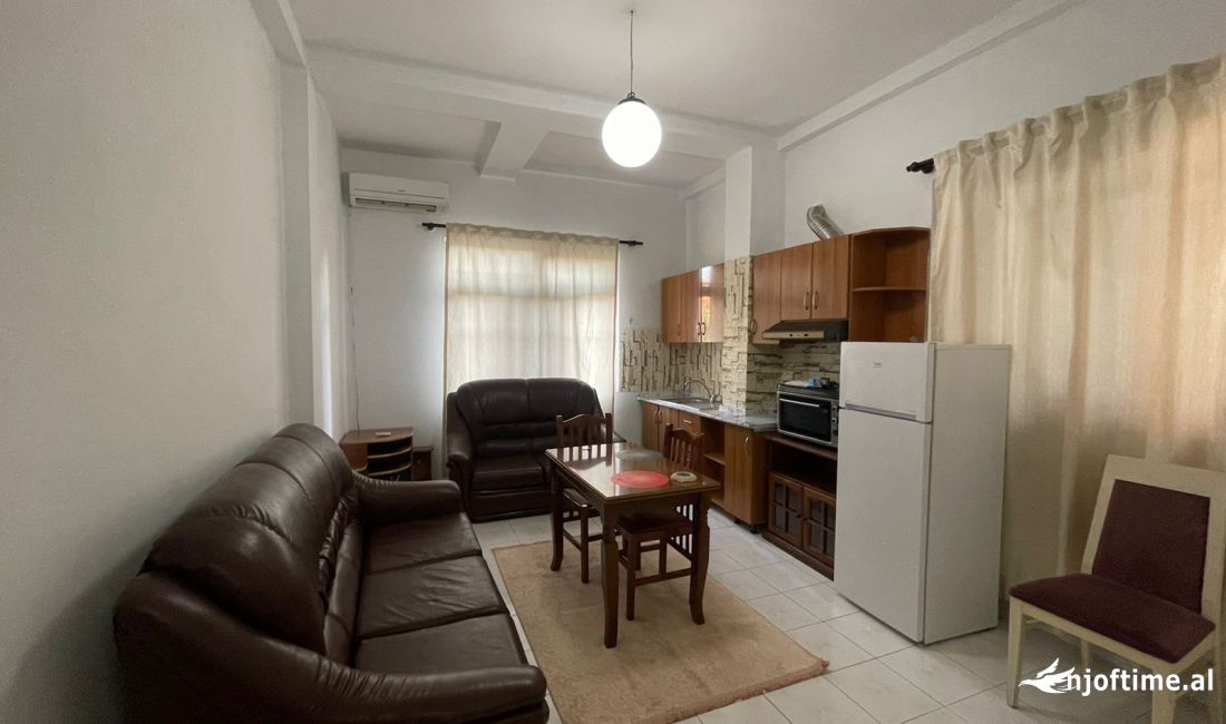 Shtepi me qera Apartament ne Tirane, 1+1, Mobilimi E mobiluar, Pagesa 500  Euro.