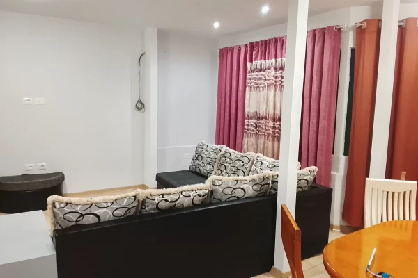 Shtepi me qera Shtepi Private ne Tirane, 1+1, Mobilimi E mobiluar, Pagesa 40,000  Leke.