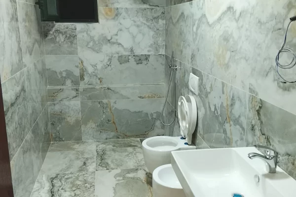 Shtepi me qera 1+1 ne Tirane - 40,000 Leke