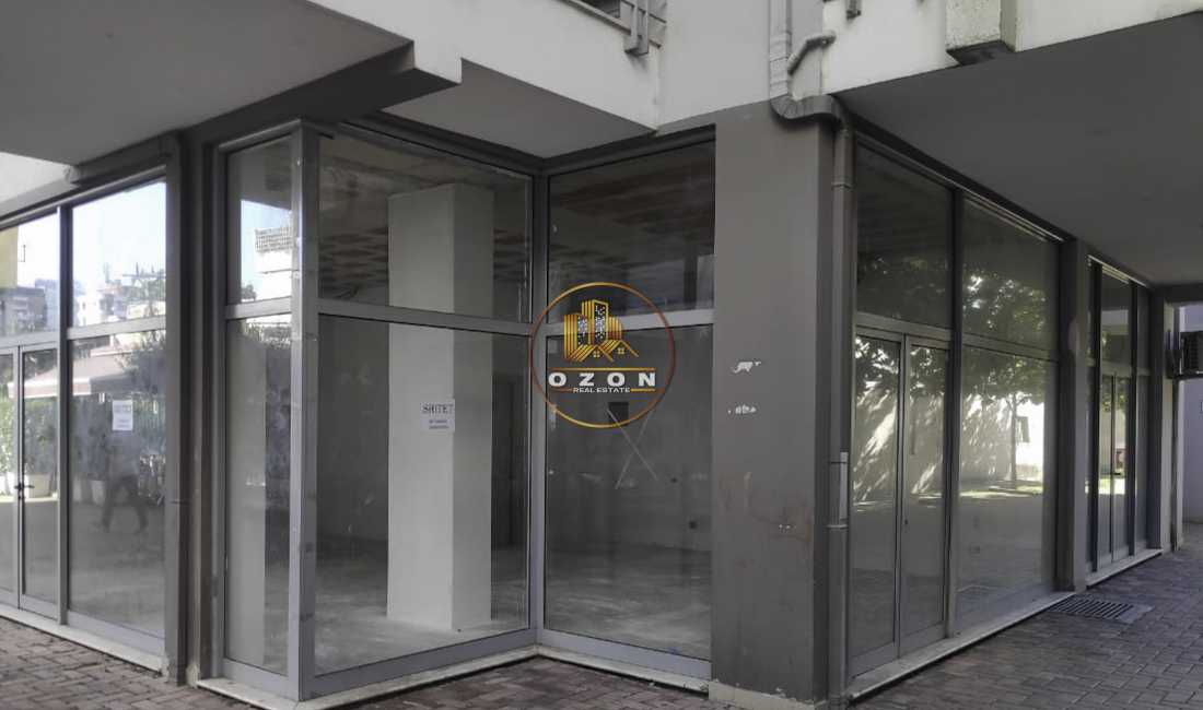 Shitet ambjent biznesi , bosh . Adresa : Rruga " Don Bosko "