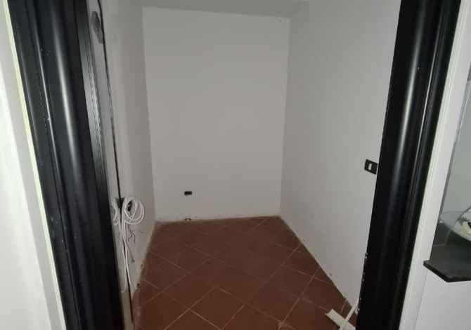 Ambiente Commerciale in Affitto 3+1 a Tirana - 1,600 Euro