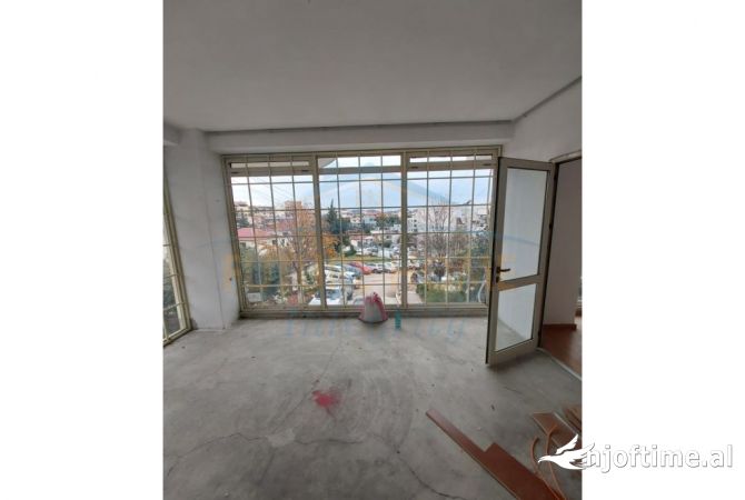 Ambient biznesi ne shitje 4+1 ne Tirane - 350,000 Euro