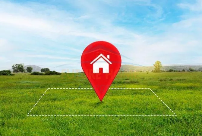 Truall ose Toke ne Tirane - 831,000 Euro