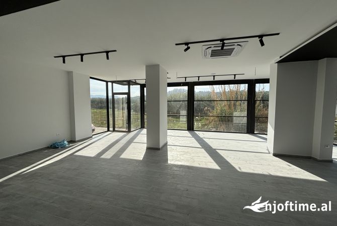 Ambiente Commerciale in Affitto 1+1 a Tirana - 800 Euro