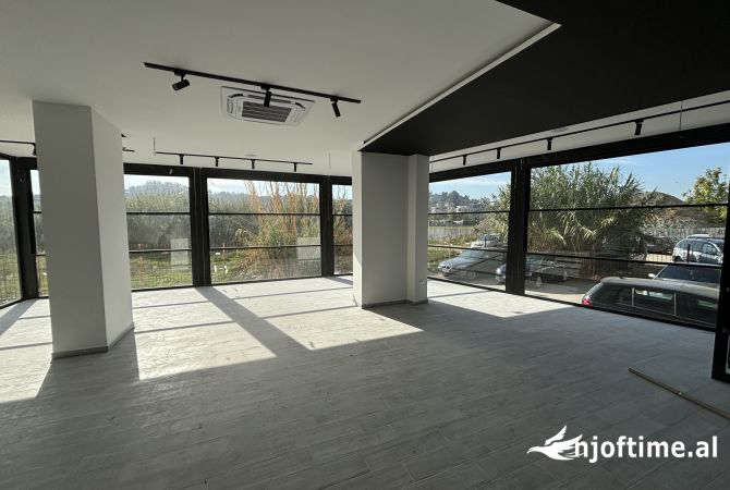 Ambiente Commerciale in Affitto 1+1 a Tirana - 800 Euro