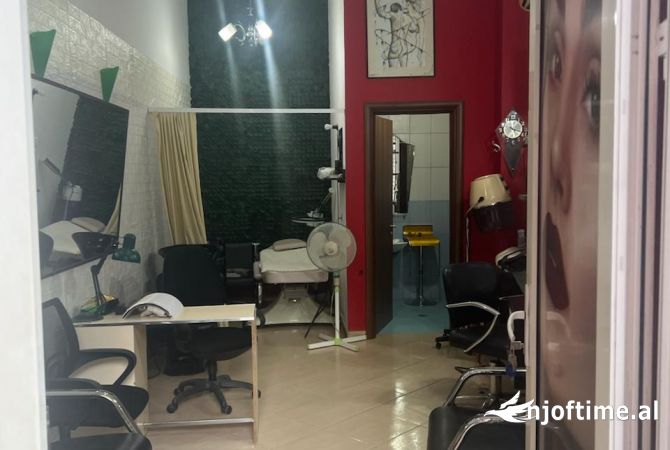 Ambinent biznesi me qera