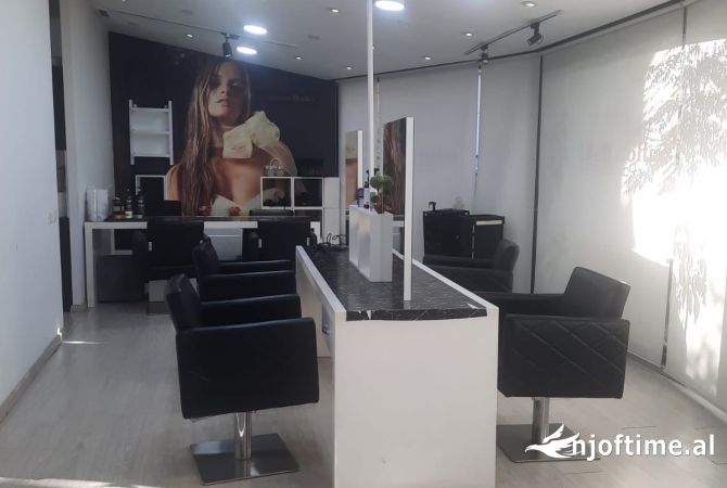 Ambiente Commerciale in Affitto 1+1 a Tirana - 1,500 Euro