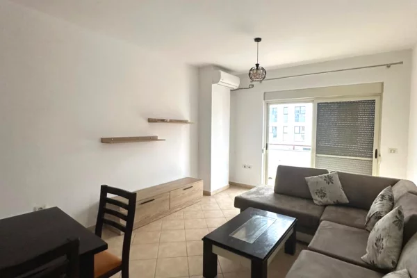 Shtepi me qera Apartament ne Tirane, 2+1, Mobilimi E mobiluar, Pagesa 450  Euro.