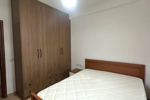 Shtepi me qera Apartament ne Tirane, 2+1, Mobilimi E mobiluar, Pagesa 450  Euro.
