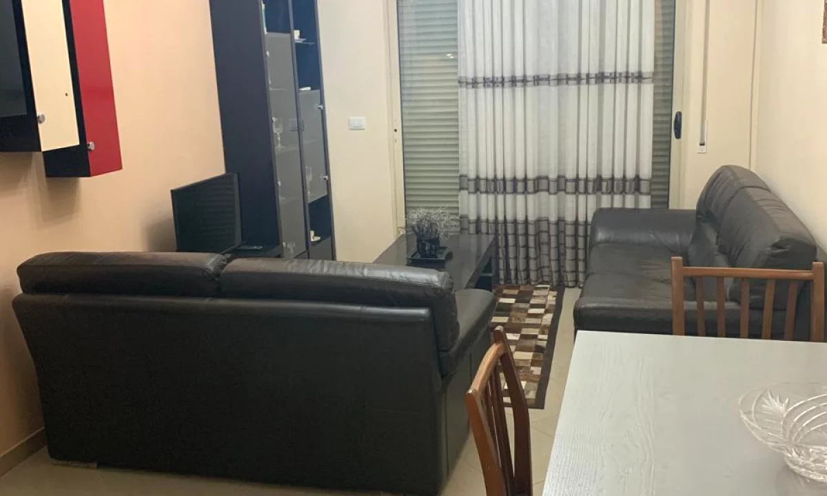 Shtepi me qera Apartament ne Tirane, 2+1, Mobilimi E mobiluar, Pagesa 450  Euro.