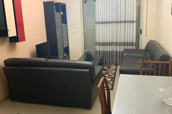 Shtepi me qera 2+1 ne Tirane - 450 Euro