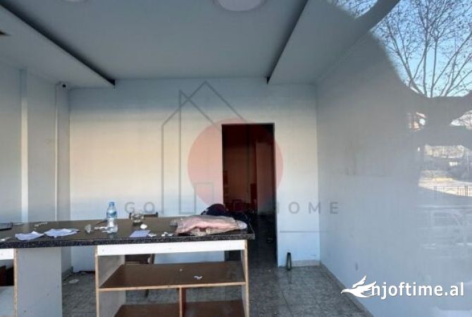Ambiente Commerciale in Affitto 1+1 a Tirana - 500 Euro