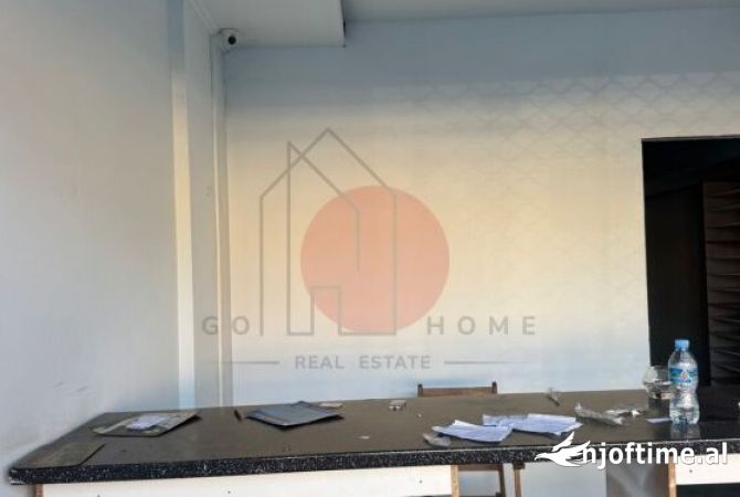 Ambiente Commerciale in Affitto 1+1 a Tirana - 500 Euro