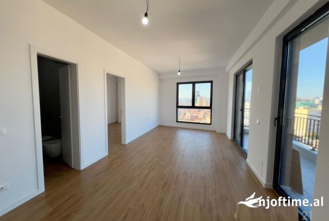 Ambiente Commerciale in Affitto 3+1 a Tirana - 800 Euro
