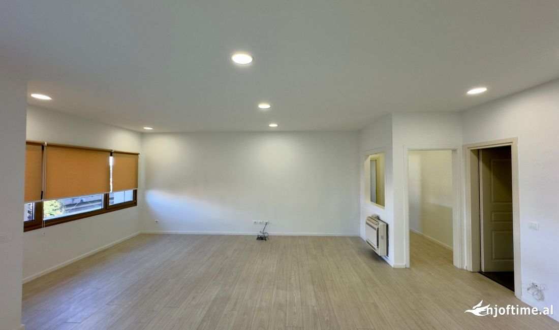 Ambjente zyrash me qera