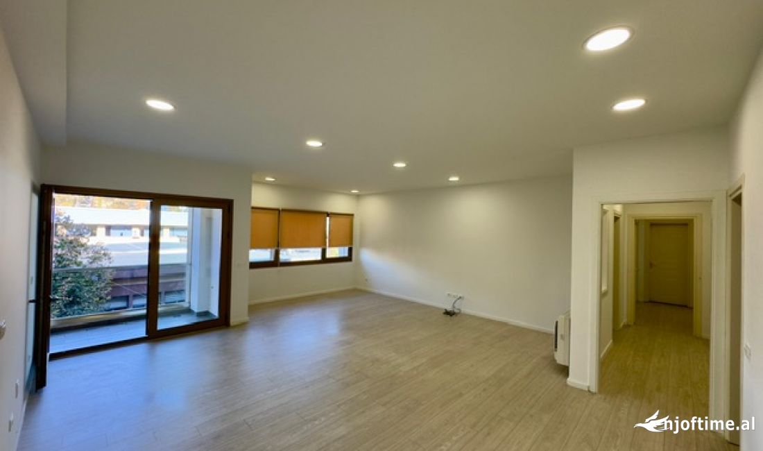 Ambjenete zyrash me Qera