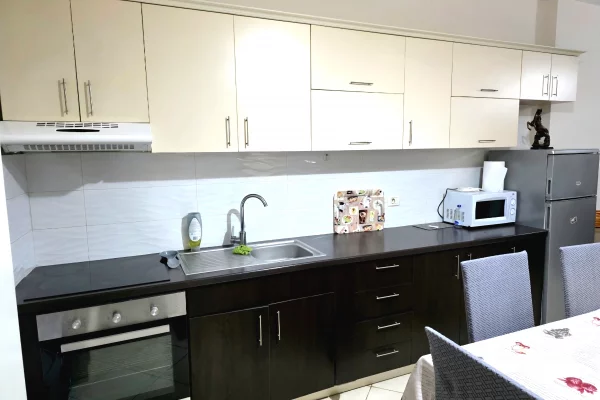 Shtepi me qera Apartament ne Tirane, 1+1, Mobilimi E mobiluar, Pagesa 400  Euro.