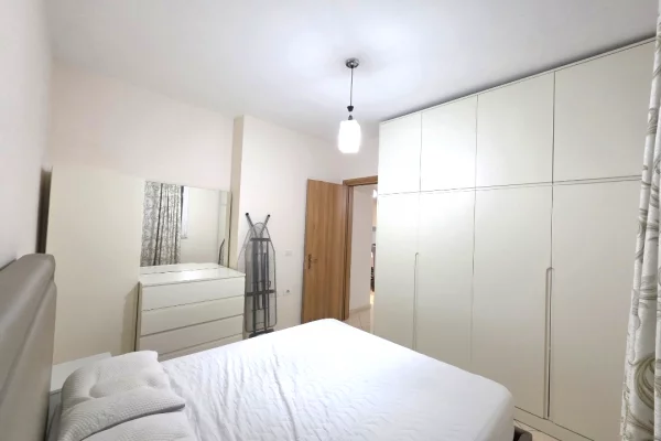 Shtepi me qera Apartament ne Tirane, 1+1, Mobilimi E mobiluar, Pagesa 400  Euro.