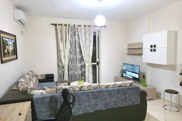 Shtepi me qera Apartament ne Tirane, 1+1, Mobilimi E mobiluar, Pagesa 400  Euro.