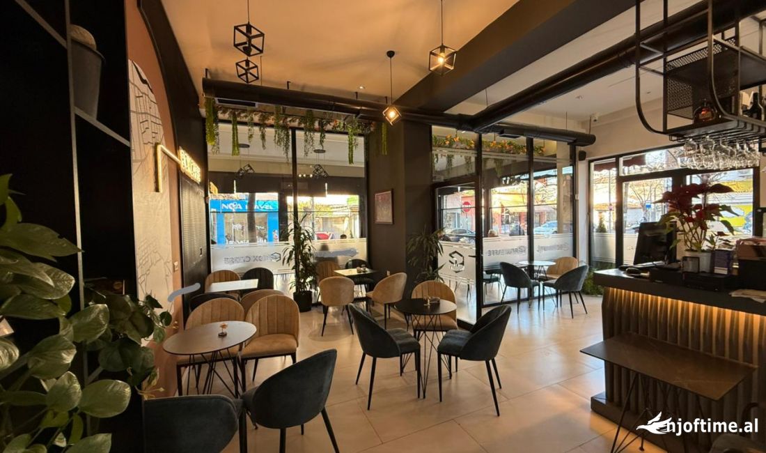 Shitet Bar Caffe, Pazari i Ri 