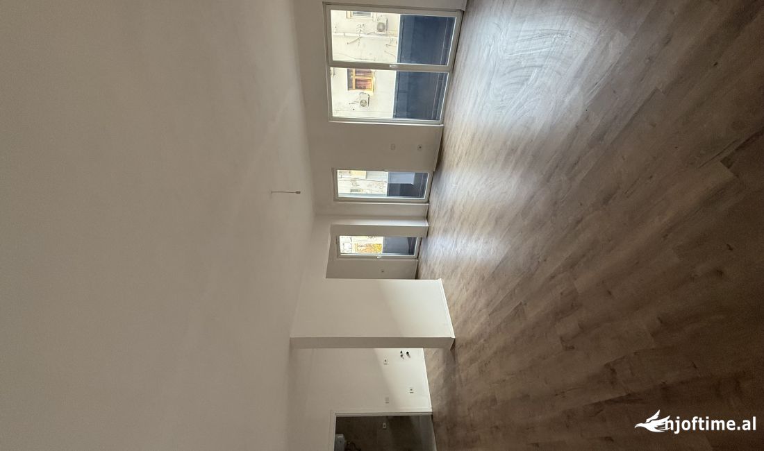 Rruga e Durresit, mbrapa Kafe Flora mbi SPAR, Qira per Zyre, Apartament 1+1, Bosh 108m2 900Euro