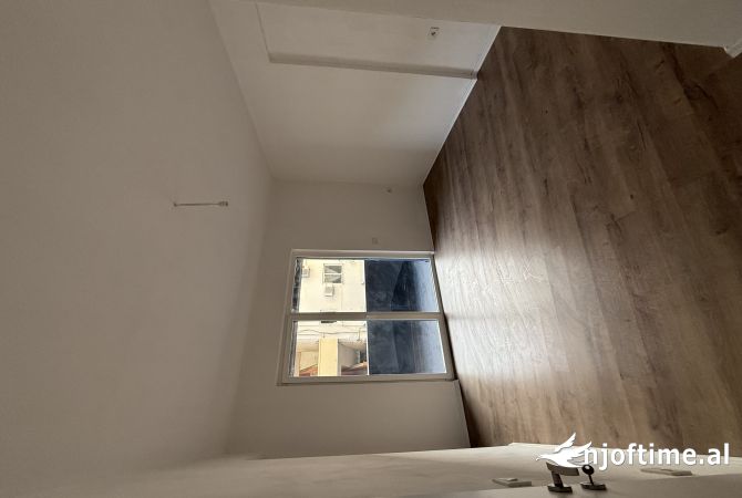Ambiente Commerciale in Affitto 3+1 a Tirana - 900 Euro