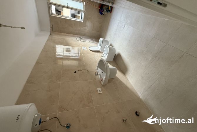 Rruga e Durresit, mbrapa Kafe Flora mbi SPAR, Qira per Zyre, Apartament 1+1, Bosh 108m2 900Euro