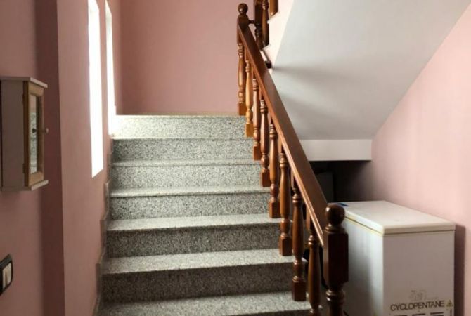 Shtepi ne shitje Vila Luksoze ne Tirane, 4+1, Mobilimi E mobiluar, Pagesa 300,000  Euro.