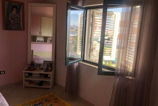 Shtepi ne shitje Vila Luksoze ne Tirane, 4+1, Mobilimi E mobiluar, Pagesa 300,000  Euro.