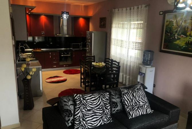 Shtepi ne shitje Vila Luksoze ne Tirane, 4+1, Mobilimi E mobiluar, Pagesa 300,000  Euro.