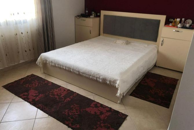 Shtepi ne shitje Vila Luksoze ne Tirane, 4+1, Mobilimi E mobiluar, Pagesa 300,000  Euro.